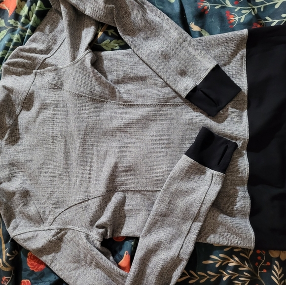 Lululemon jacket size 10 - Picture 3 of 7